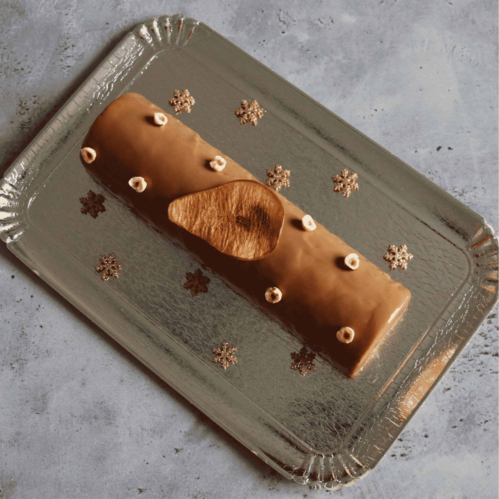 Bûche de noël vegan chocolat-praliné-poire · Patate & Cornichon