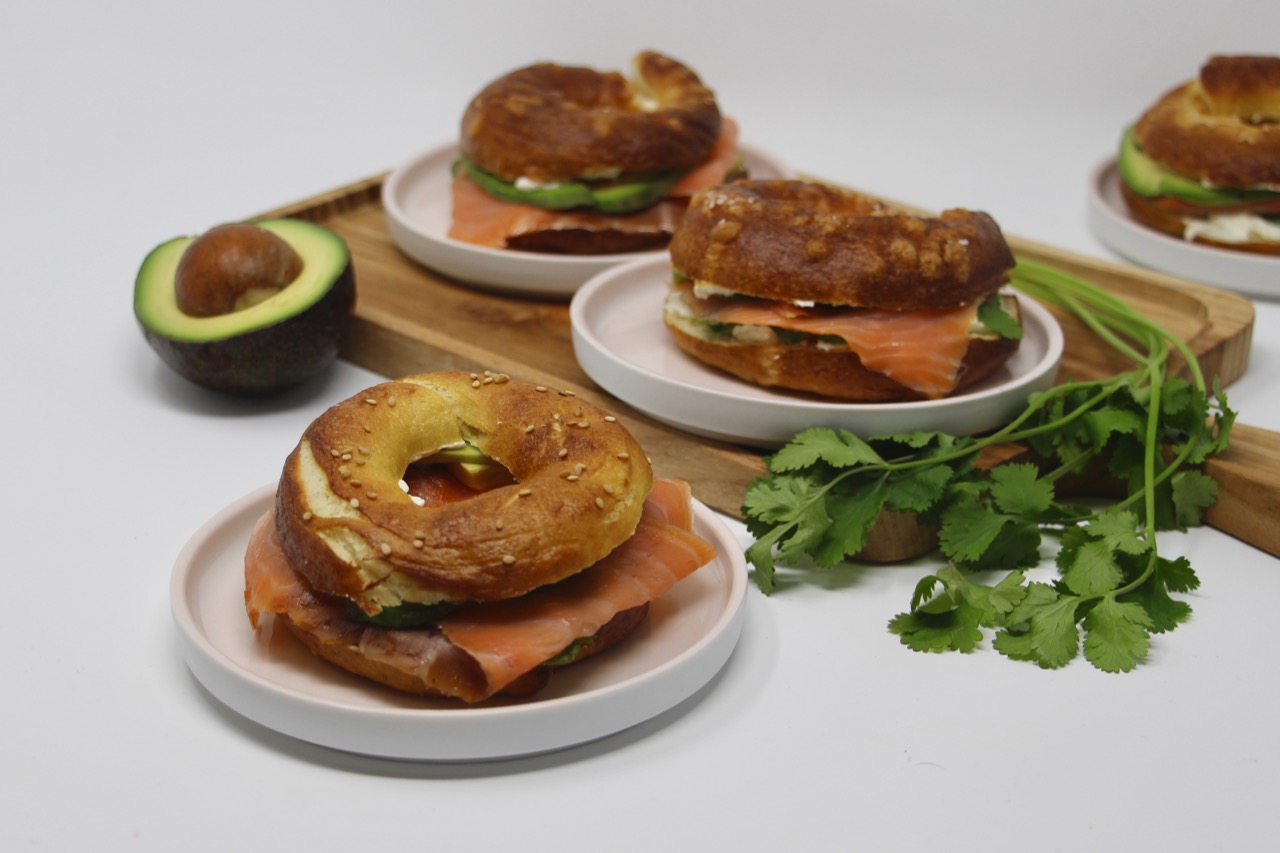 Le Bagel Bretzel Avocat et Saumon fumé Casserole & Chocolat