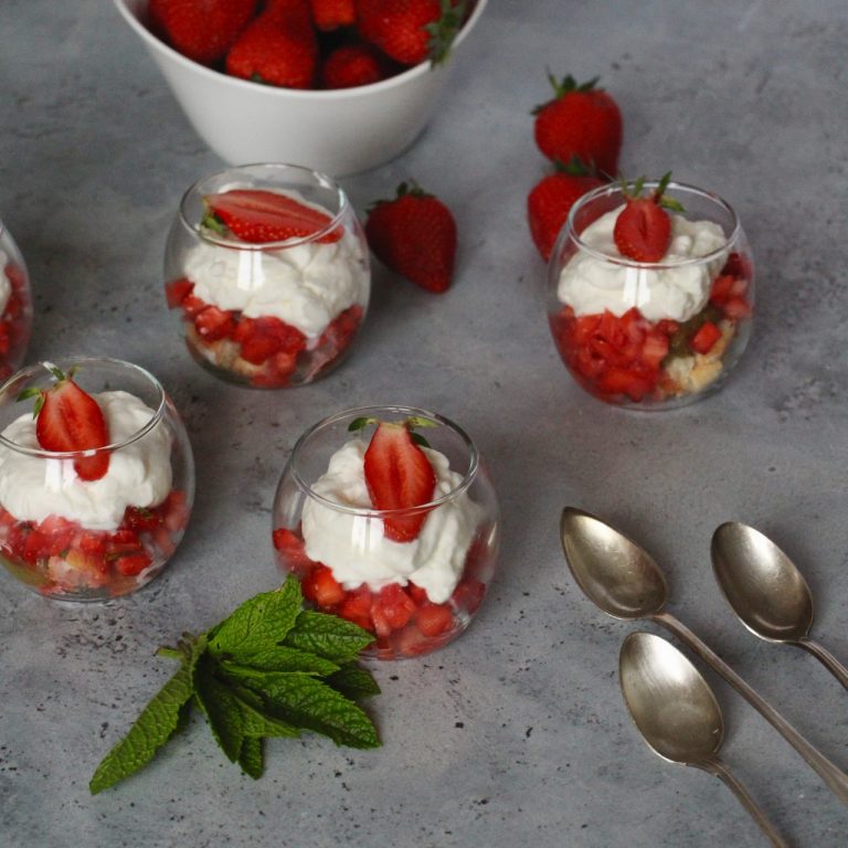 Les Verrines Rhubarbe et Fraise