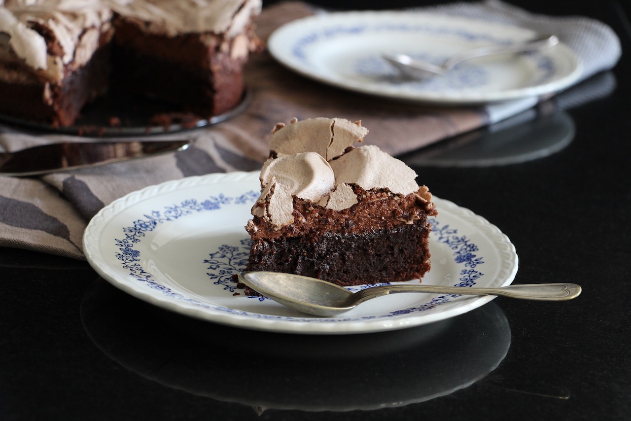 Gâteau au chocolat meringué thème Handball - SORS TES COUVERTS