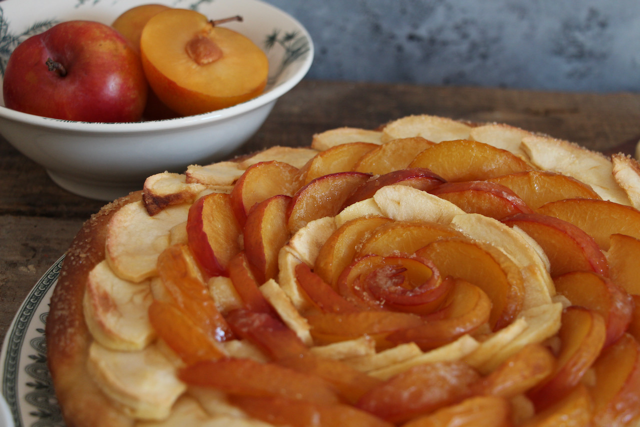 Tarte aux Fruits à la Pâte Levée - Casserole & Chocolat