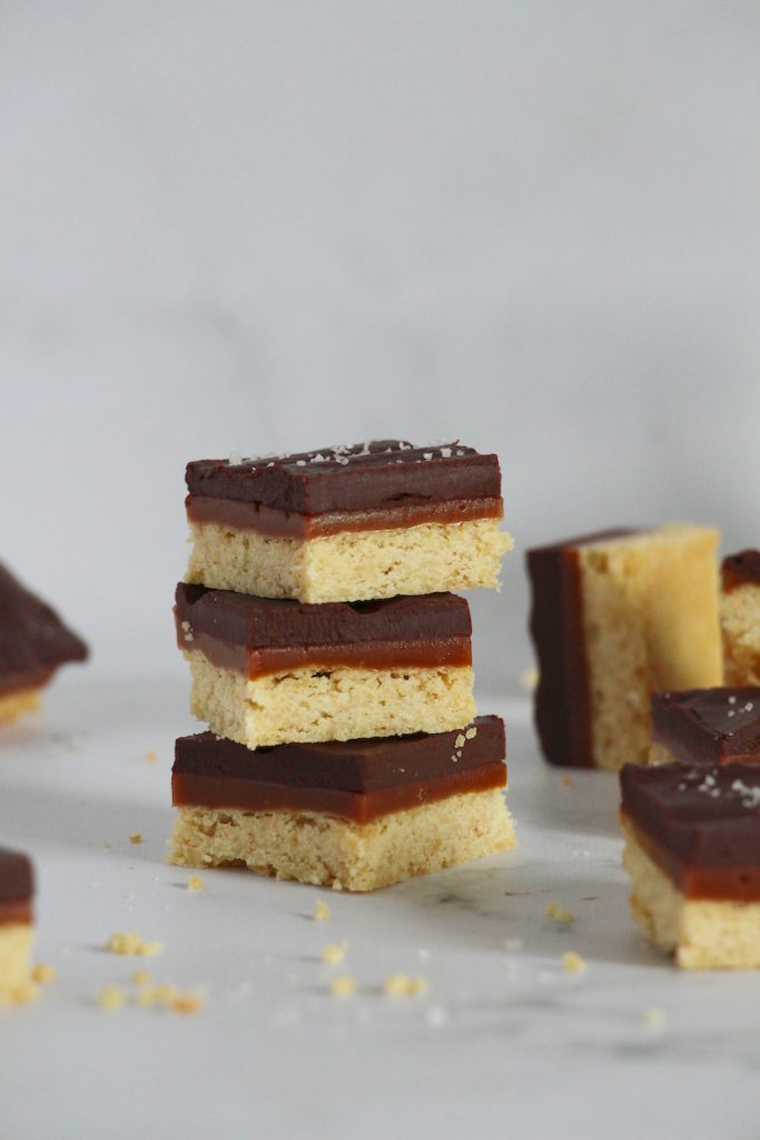 Barre chocolatée, biscuitée au caramel fondant - La recette avec photos -  Meilleur du Chef