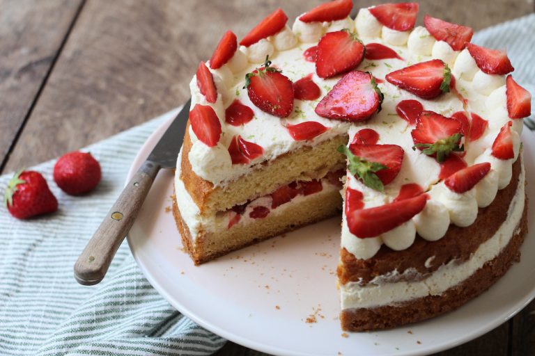 Sponge Cake à la Fraise (Gâteau Eponge)