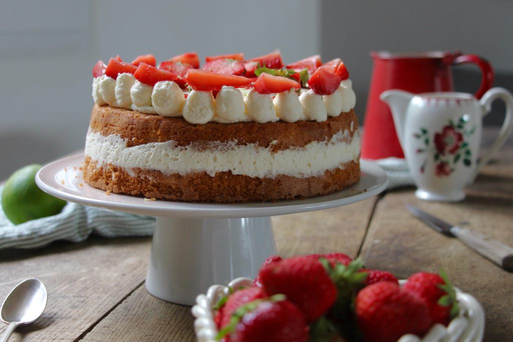 Sponge Cake à la Fraise (Gâteau Eponge) – Casserole & Chocolat