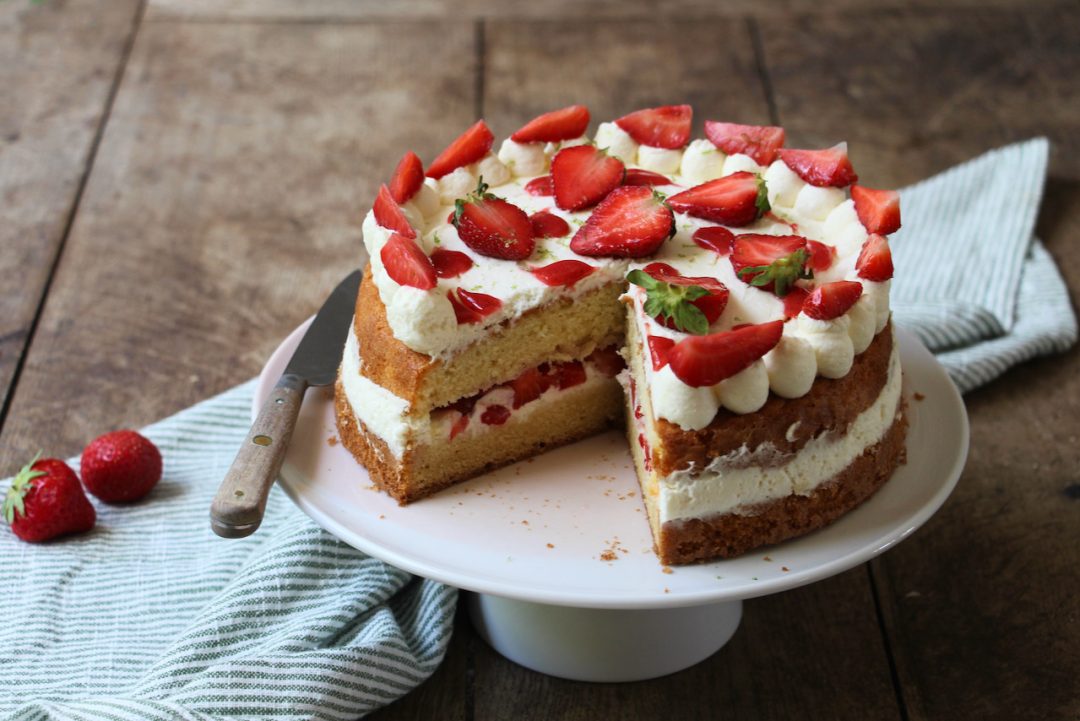 Sponge Cake à la Fraise (Gâteau Eponge) – Casserole & Chocolat