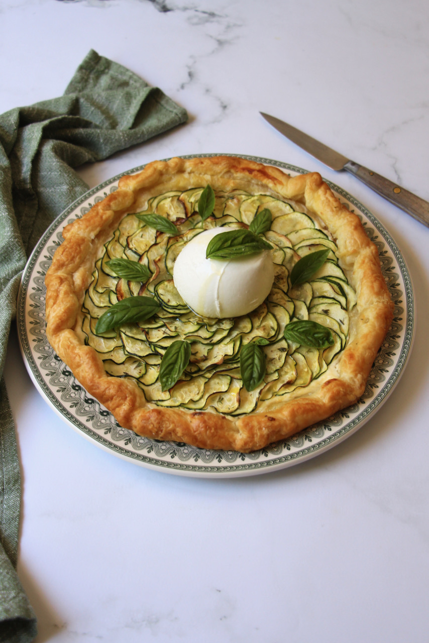 Tarte fine Courgette, Thym, Basilic et Burrata Casserole & Chocolat