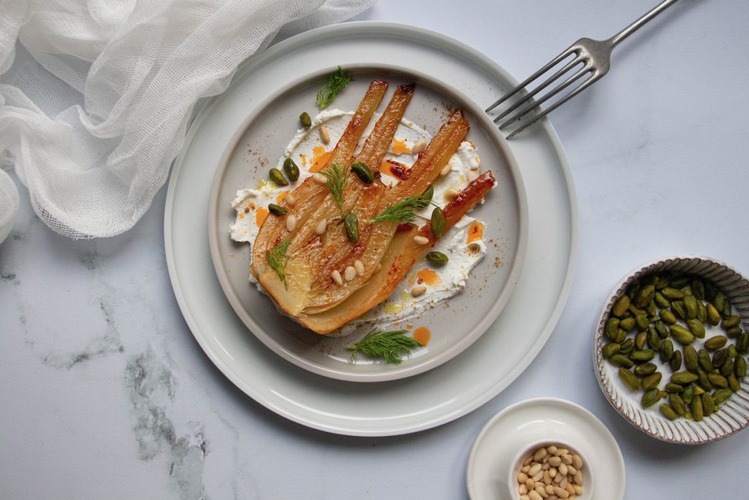 Fenouil rôti, Huile à la Tomate et Labneh – Casserole & Chocolat