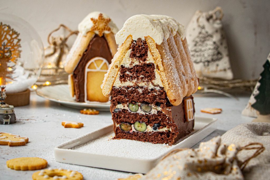 Noël 2023 : recette d'une maison en pain d'épices, réalisée avec des  tablettes de chocolat Weiss.