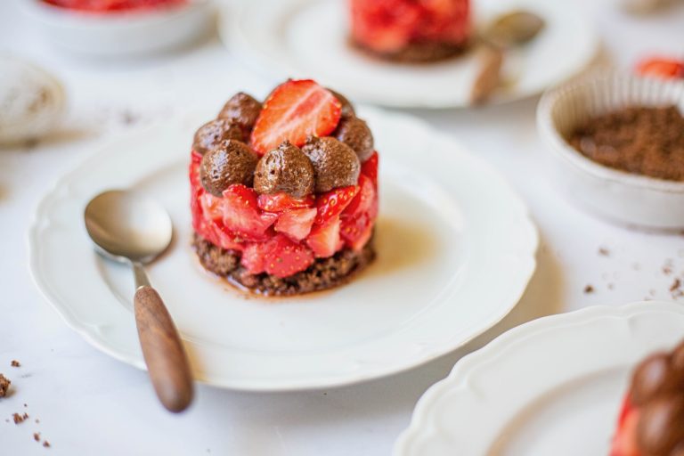 Tartare de Fraises et Déclinaison de Chocolat