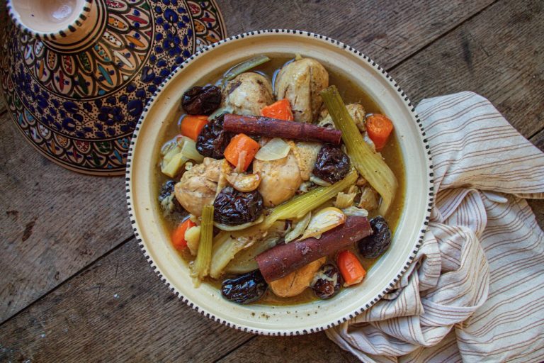 Tajine de Poulet marocain aux Pruneaux