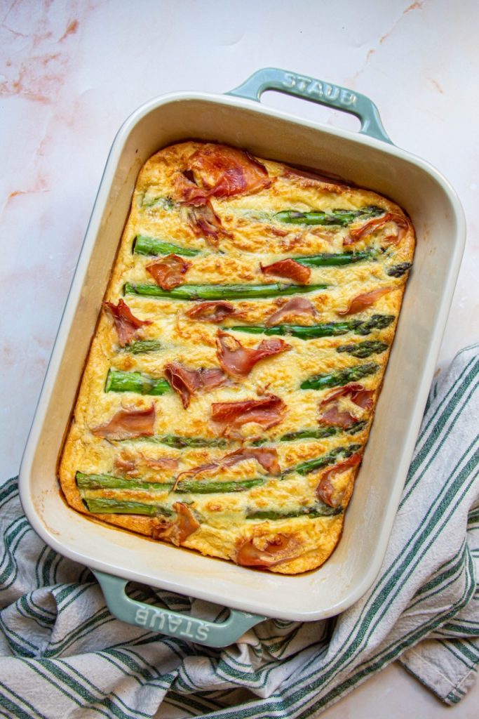 Quiche sans pâte aux asperges blanches et jambon doré au four