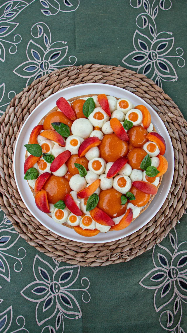 🇫🇷 Tarte aux abricots et vanille 🍑
Pour vous souhaiter un doux dimanche ensoleillé ☀️
Est-ce que ça vous plaît ?
Recette en commentaire (elle est un peu longue 😅)

🇺🇸 Apricot and vanilla tart 🍑
To wish you a blissful Sunday ☀️
Recipe on the blog. Link in bio or ask for it 🧡

•
#tarte #casseroleetchocolat #gateau #vanille #vanilla #tarte #tart #paletbreton #dimanche #sunday #bliss #shortbreadcookies #dessert #gouter #gourmandise #pastry #patisserie #ganache #abricot #abricots #apricot #apricots #confit
