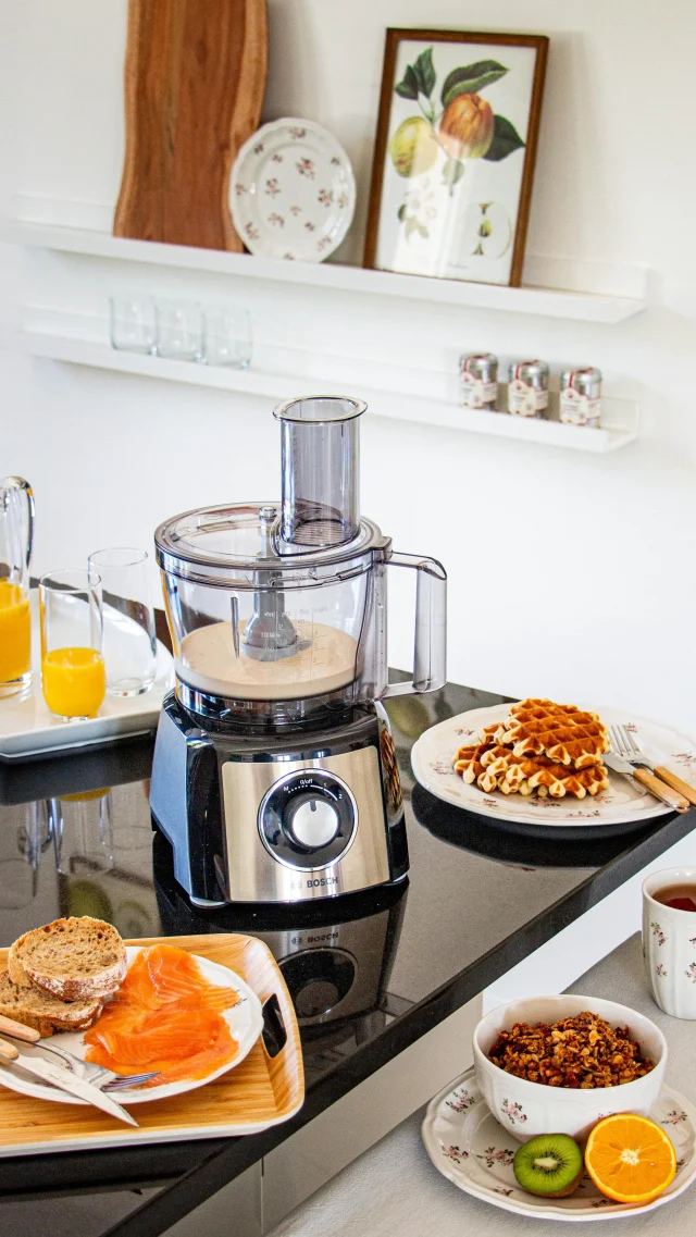 Concours avec @leclerc_maison avec 2 gagnants !
Envie de gagner un robot Multi Talent 3 de Bosch pour faire des gaufres et plein d’autres bonnes choses ? 
Comment faire ? c’est super simple !
✅ il faut être abonné(e) à mon compte et à celui de @leclerc_maison 
✅ liker, commenter et inviter un ami !
✅ renouveler autant de fois pour démultiplier tes chances
✅ partager ce post en story si ça te dit
✅ et si tu veux, tu peux aller faire un tour sur mon compte et me dire ce que tu penses de mes derniers posts (parce que ça fait plaisir 😉)
Fin du concours ce dimanche 7 septembre
Réservé à la France métropolitaine et aux personnes majeures.
Bonne chance à tous !! 🍀🍀🍀
N’hésite pas à me demander la recette des gaufres ou rends-toi sur le blog !

*Collaboration rémunérée*
•
#leclerc #robot #ustensile #cuisine #gastronomie #artsdelatable #ustensiles #casseroleetchocolat #concoursinsta #jeuconcours #giveaway #gaufres #concoursinstagram #leclercmaison #concours #ideecadeau #cuisinermaison #concoursfrance #cuisiner #petitdej #faitmaison #recettefacile #patisserie #gaufre