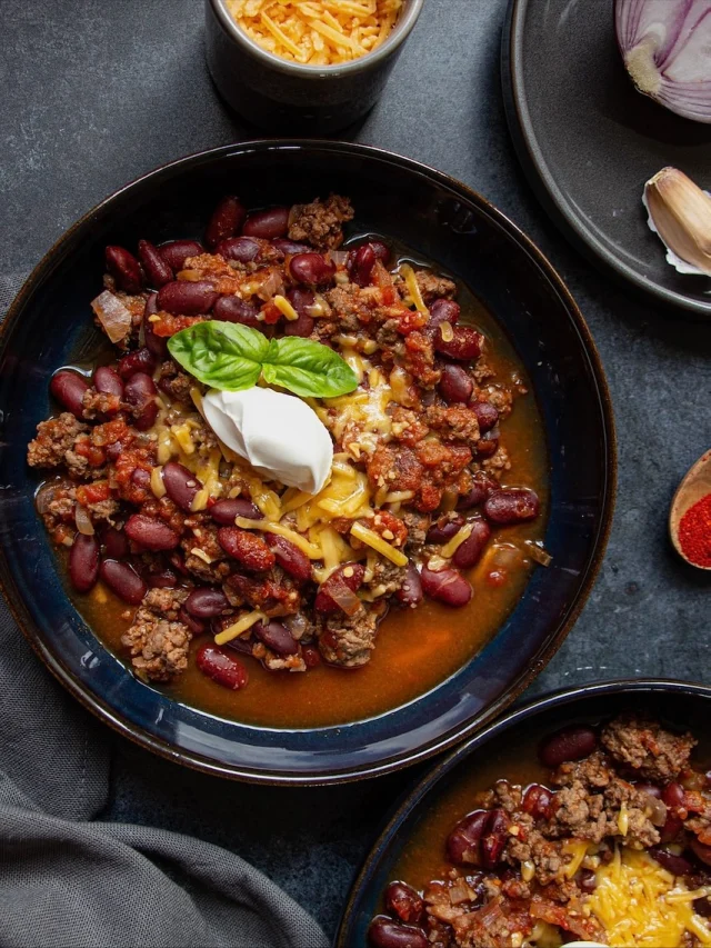 🇫🇷 Chili con carne, meilleur qu’à la cantoche !
Slide pour avoir ingrédients et déroulé de la recette 🔥
Est-ce que ce format de publication te convient?

Et cette recette se décline aussi en version végé “sin carne”

🇺🇸 Chili con carne or sin carne. 
It’s up to you! 🔥

•
#casseroleetchocolat #chili #chiliconcarne #chilisincarne #haricots #beans #redbean #texmex #texmexfood #americanfood #cuisine #recette #recettefacile #recettesimple #mexicanfood #viande #vege #vegetarianfood